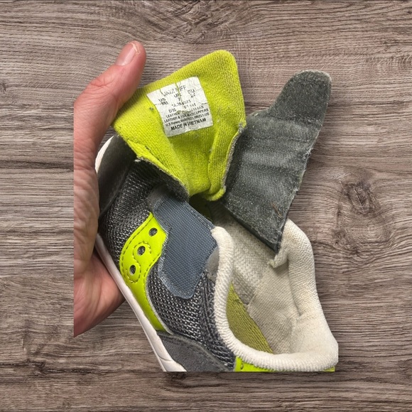 Saucony 9.5 (Tdler) Gray & Lime Sneakers with Velcro Straps. GUC. Ofrs welcome. - Picture 6 of 8